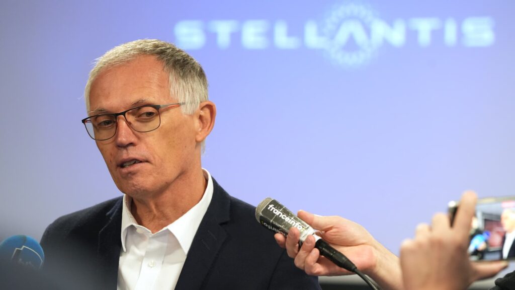 Stellantis CEO Carlos Tavares resigns amid problems in U.S.