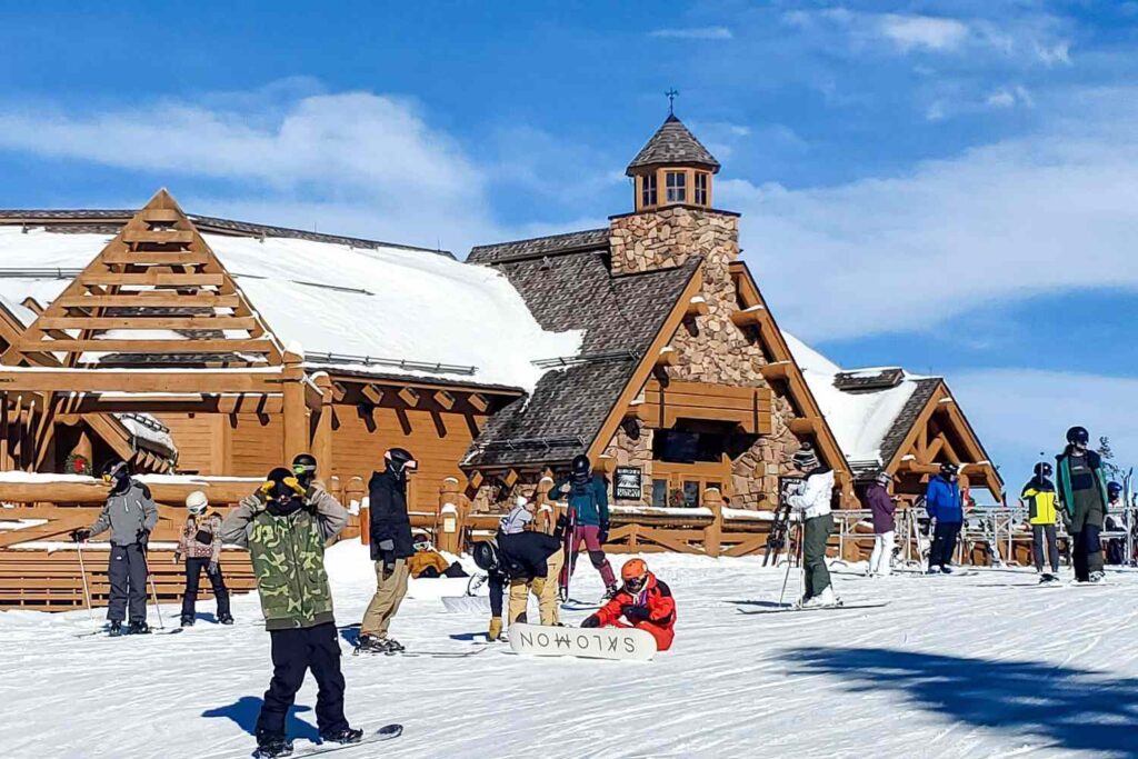 More Than 170 Snowboarders and Skiers Rescued After Colorado Ski Lift Breaks Down