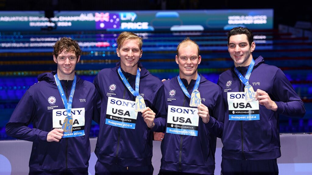 US swimmers break world record in men’s 4×100 freestyle relay as Americans dominate on first day of worlds