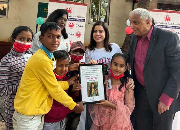 Uorfi Javed pays visit to Cancer Patients Aid Association, urges to donate : Bollywood News