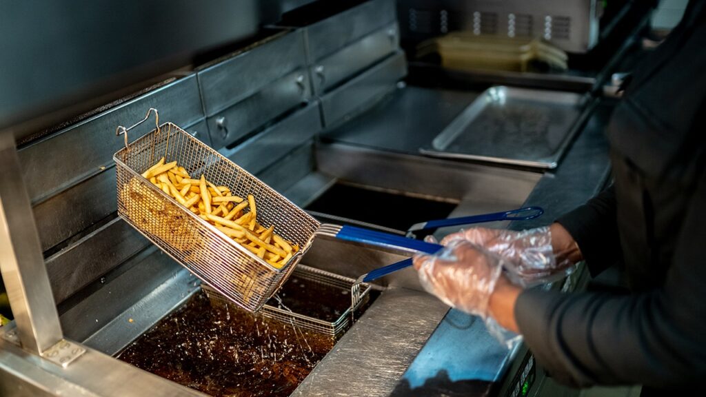 Steak ‘n Shake to cook fries in beef tallow