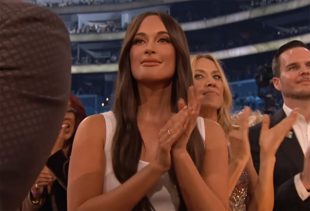 Kacey Musgraves Responds To Fans Saying She Looked Bitter When Beyoncé Won!