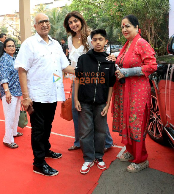 Photos: Shilpa Shetty snappped with family in Bandra | Parties & Events