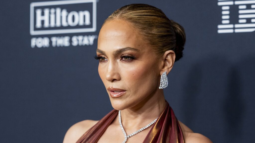 Jennifer Lopez Feels ‘Betrayed’ by Ben Affleck After Garner PDA