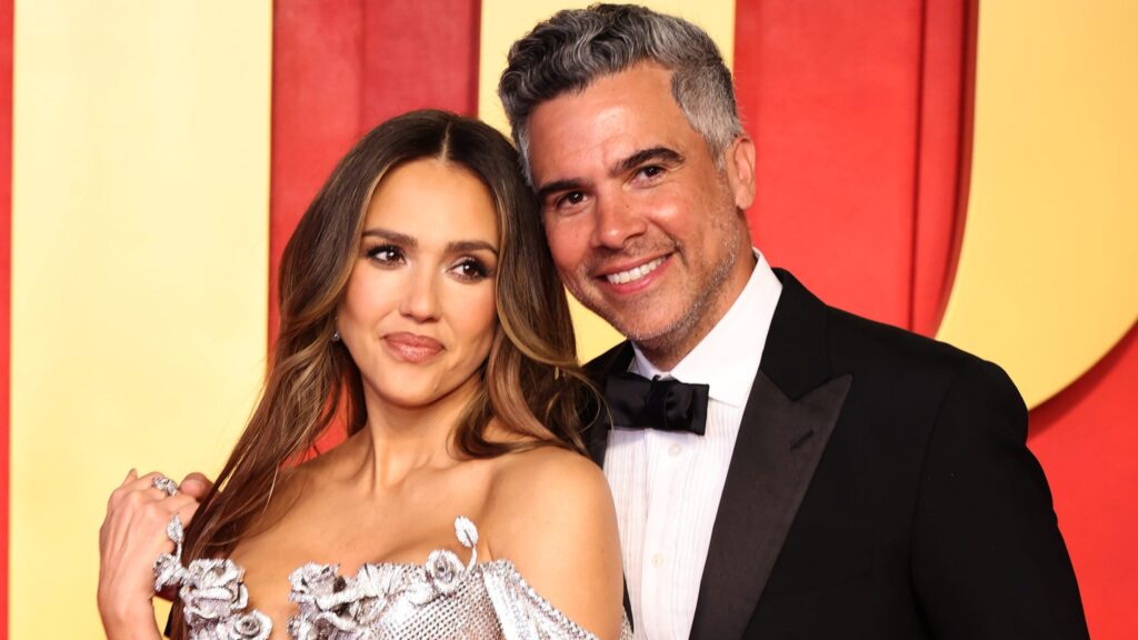 Jessica Alba & Cash Warren Reunite Despite Divorce