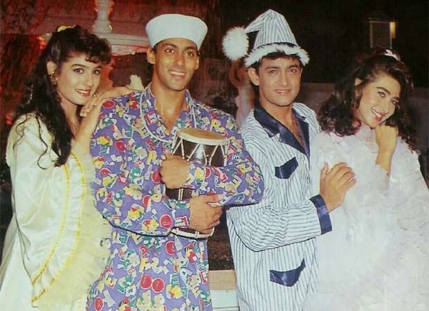 Andaz Apna Apna: Ashley Rebello reveals how Karisma Kapoor wanted the same ‘cult nightgown’ Raveena Tandon was wearing; says, “She would send somebody to see what Raveena was wearing” : Bollywood News