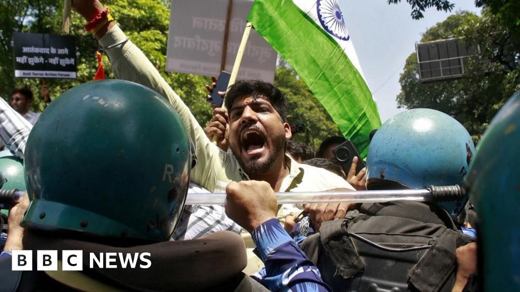 Pakistan suspends visas for Indian nationals after Kashmir attack
