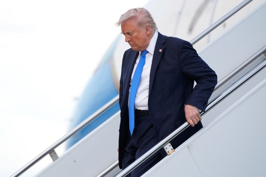 Trump offers encouragement to University of Alabama graduates in speech interspersed with politics