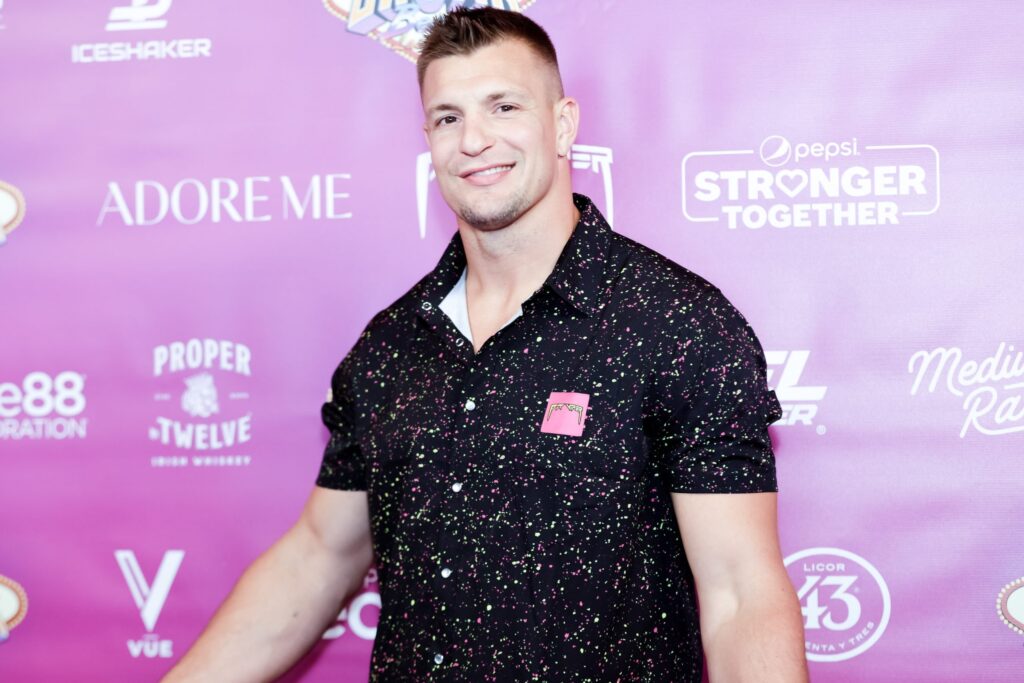 Aaron Hernandez May Have Masturbated During Patriots’ Team Meetings, Rob Gronkowski Claims