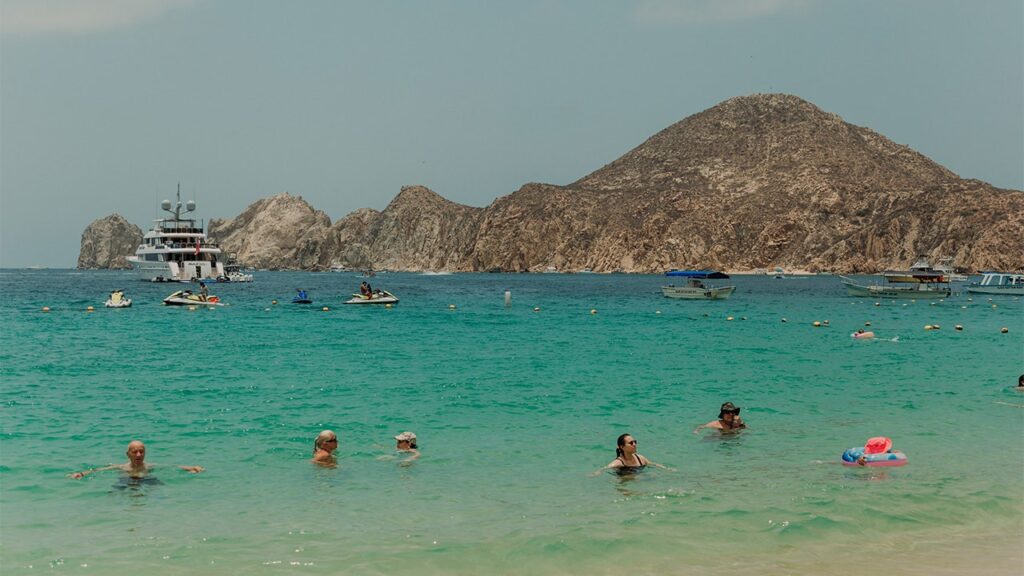 US travelers urged to be cautious in Mexico amid new travel safety risks
