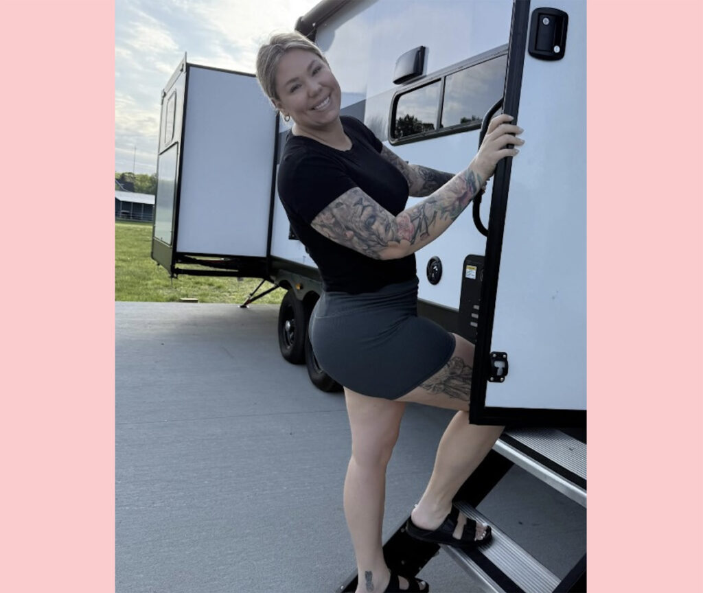 Teen Mom Star Kailyn Lowry Shows Off Impressive Weight Loss In Short Shorts! LOOK!