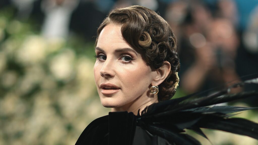 Lana Del Rey Pregnant? The Rumor & The Truth