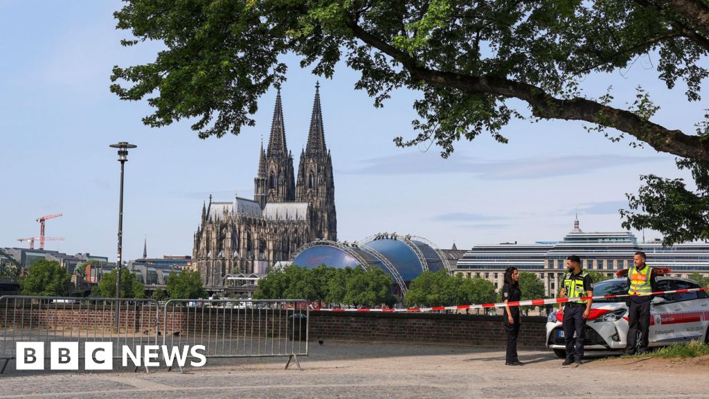 Cologne defuses WW2 bombs after 20,000 evacuated in German city