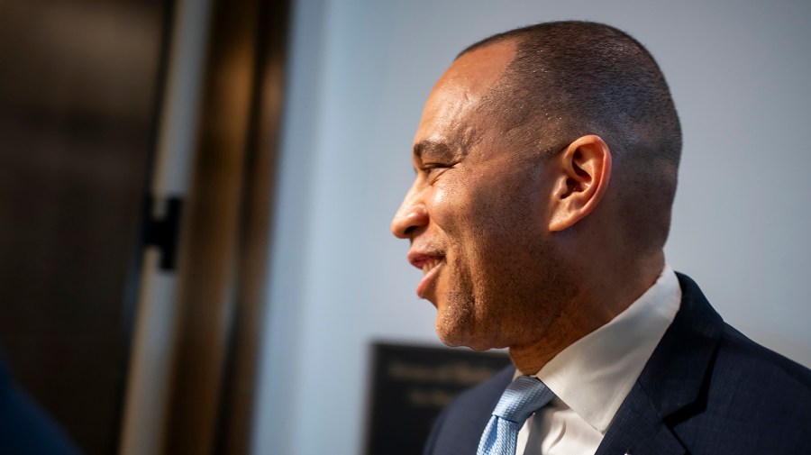 Jeffries says Americans ‘aren't interested in bending the knee to a wannabe king’