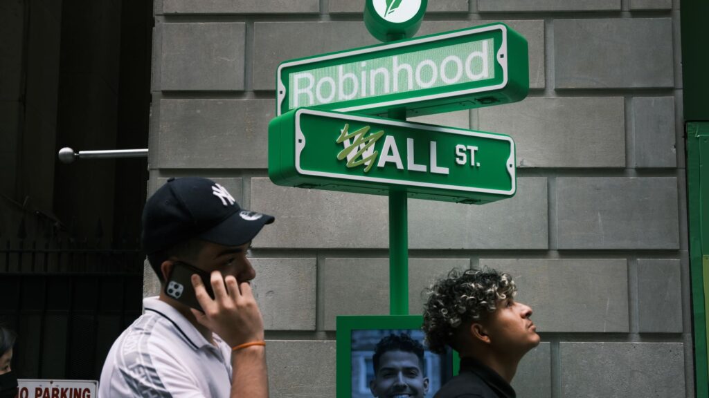 Robinhood stock hits $100, ripping 30% since S&P 500 snub