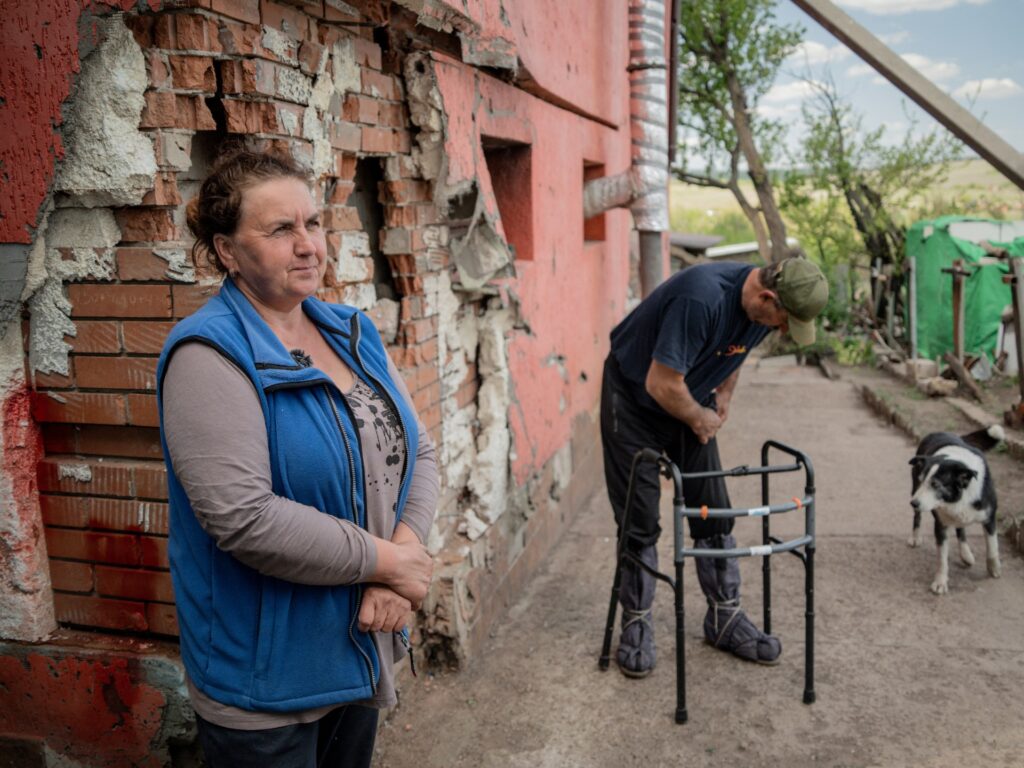 Ukrainian farmers risk lives to clear mines with rakes and tractors | Russia-Ukraine war News