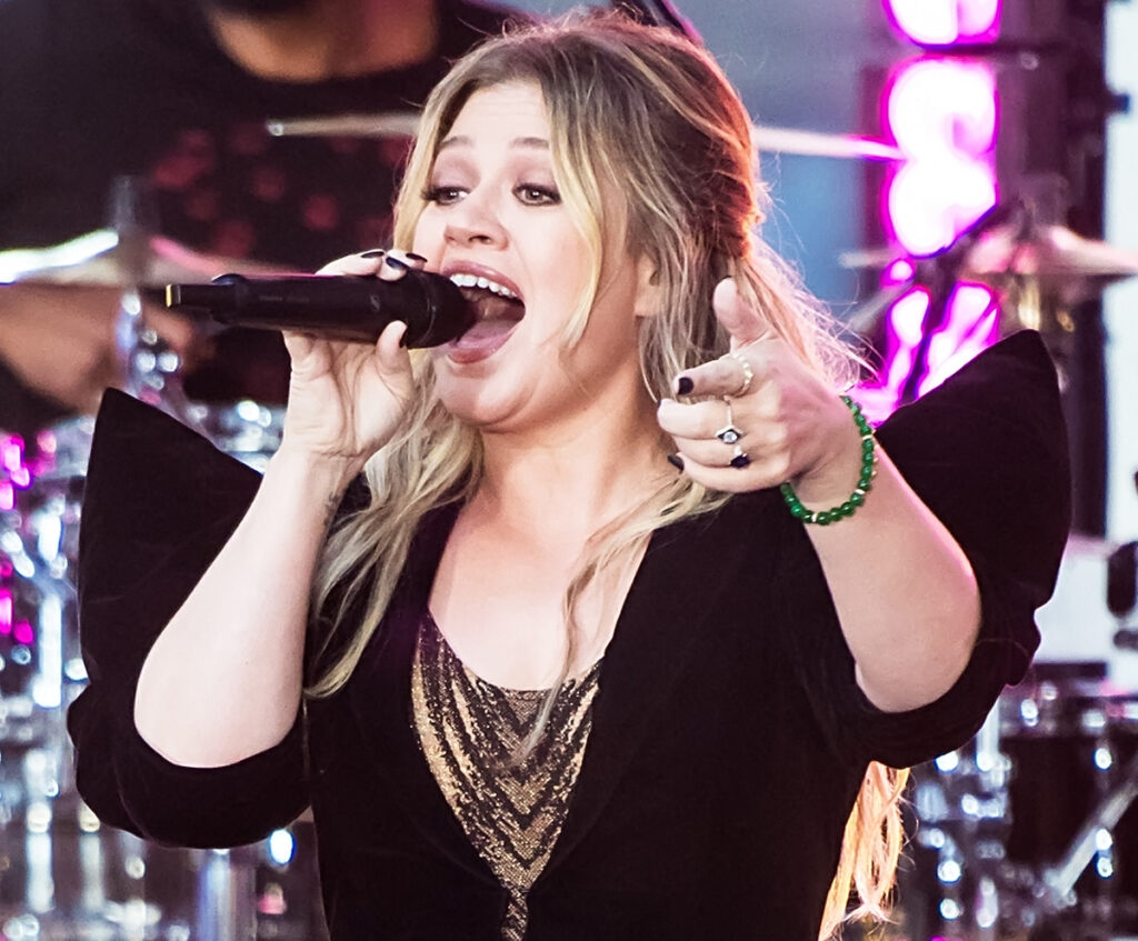 Whoa – Kelly Clarkson Cancels Vegas Residency Opener 90 Minutes Before Start To ‘Protect’ Herself
